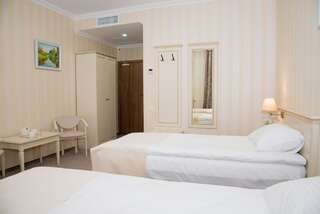 Отель Pletnevskiy Inn Харьков Улучшенный двухместный номер с 2 отдельными кроватями-1